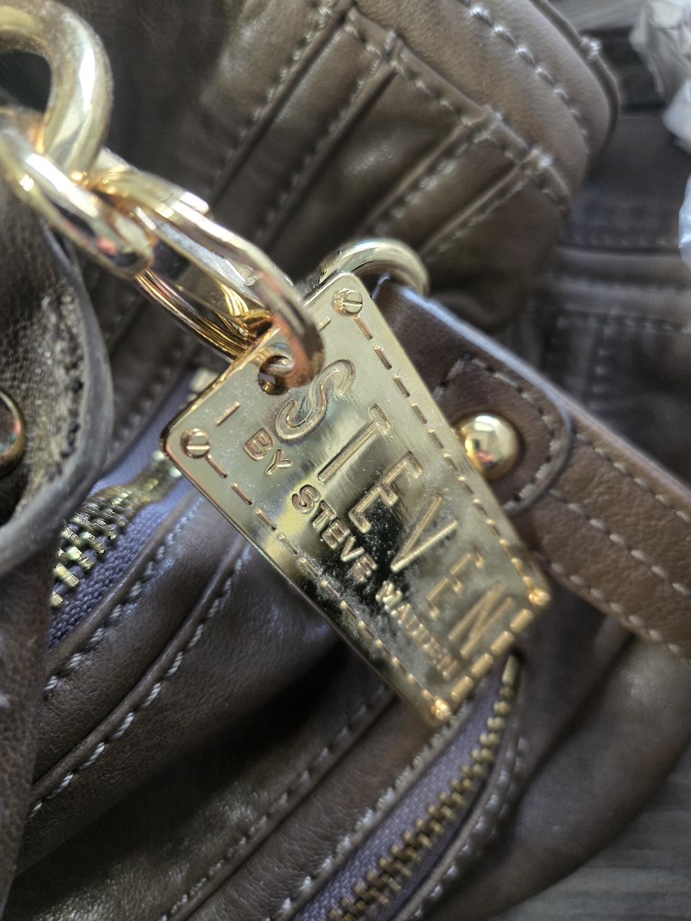 Steve Madden Taupe Brown Leather Drawstring Shoulder Bag with Gold Hardware - Picture 7 of 8